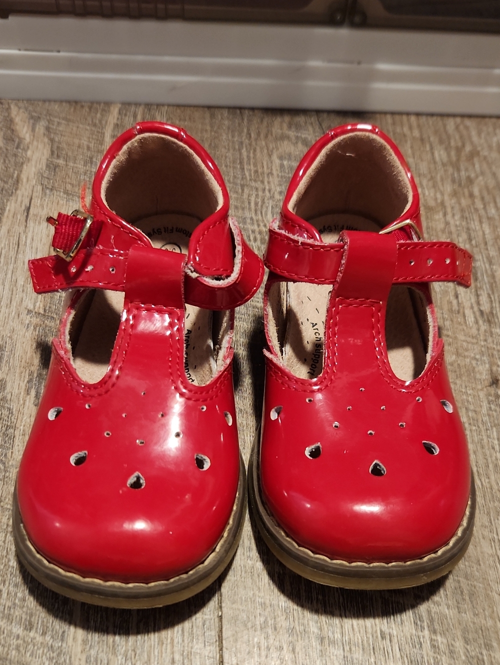 FootMates Girls Red Patent Mary Jane Dress Shoes